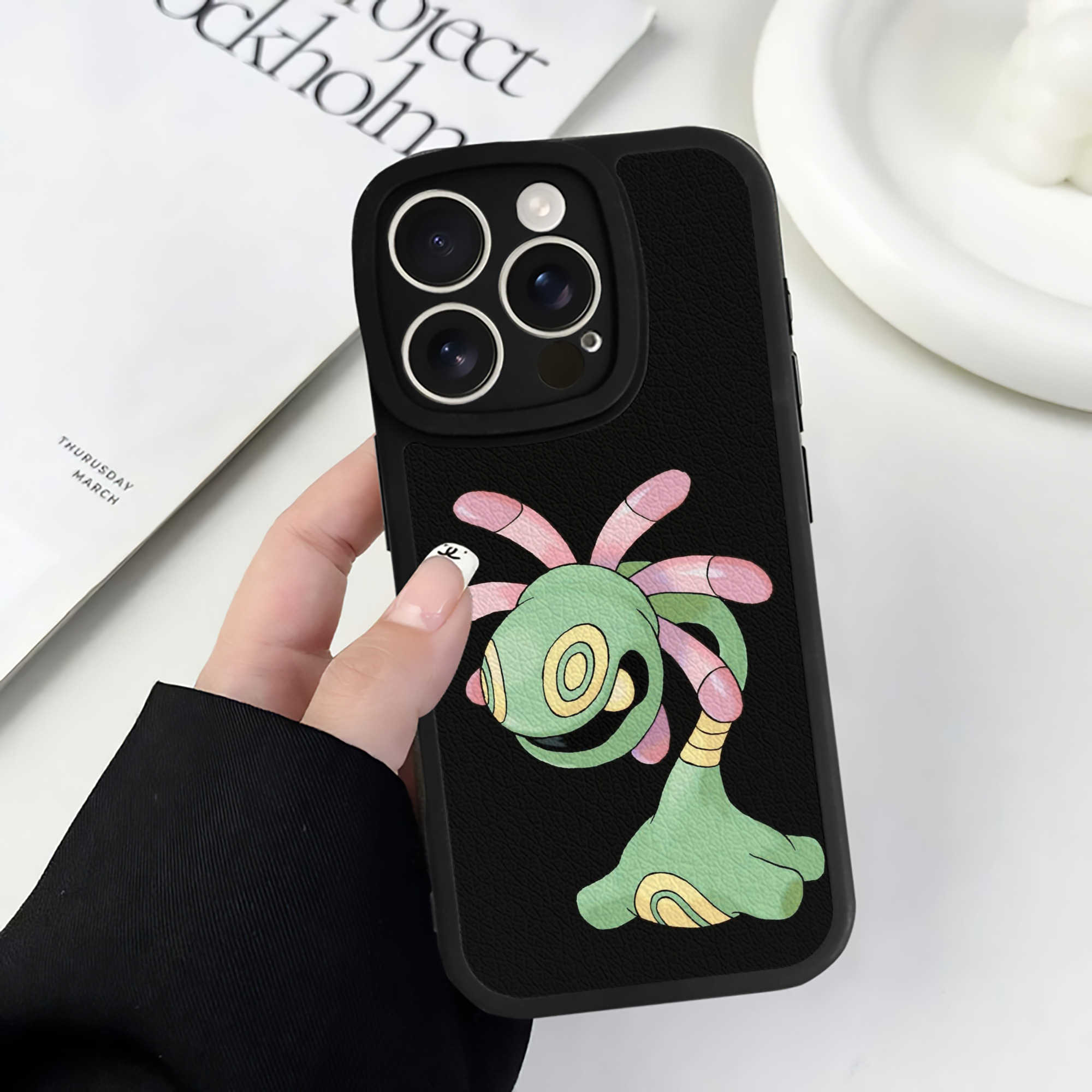 （画像用） ポケットモンスター Pokémon 【iPhone 16シリーズ対応】シリコンスマホケース（レザー調） 材質：シリコン